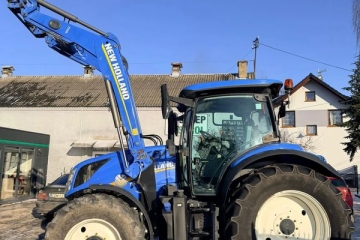 z ładowaczem czołowym, 125 koni, 4 cylindry, cały w oryginale