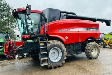 Potężny kombajn Case IH AFX8010 w oryginalnej farbie